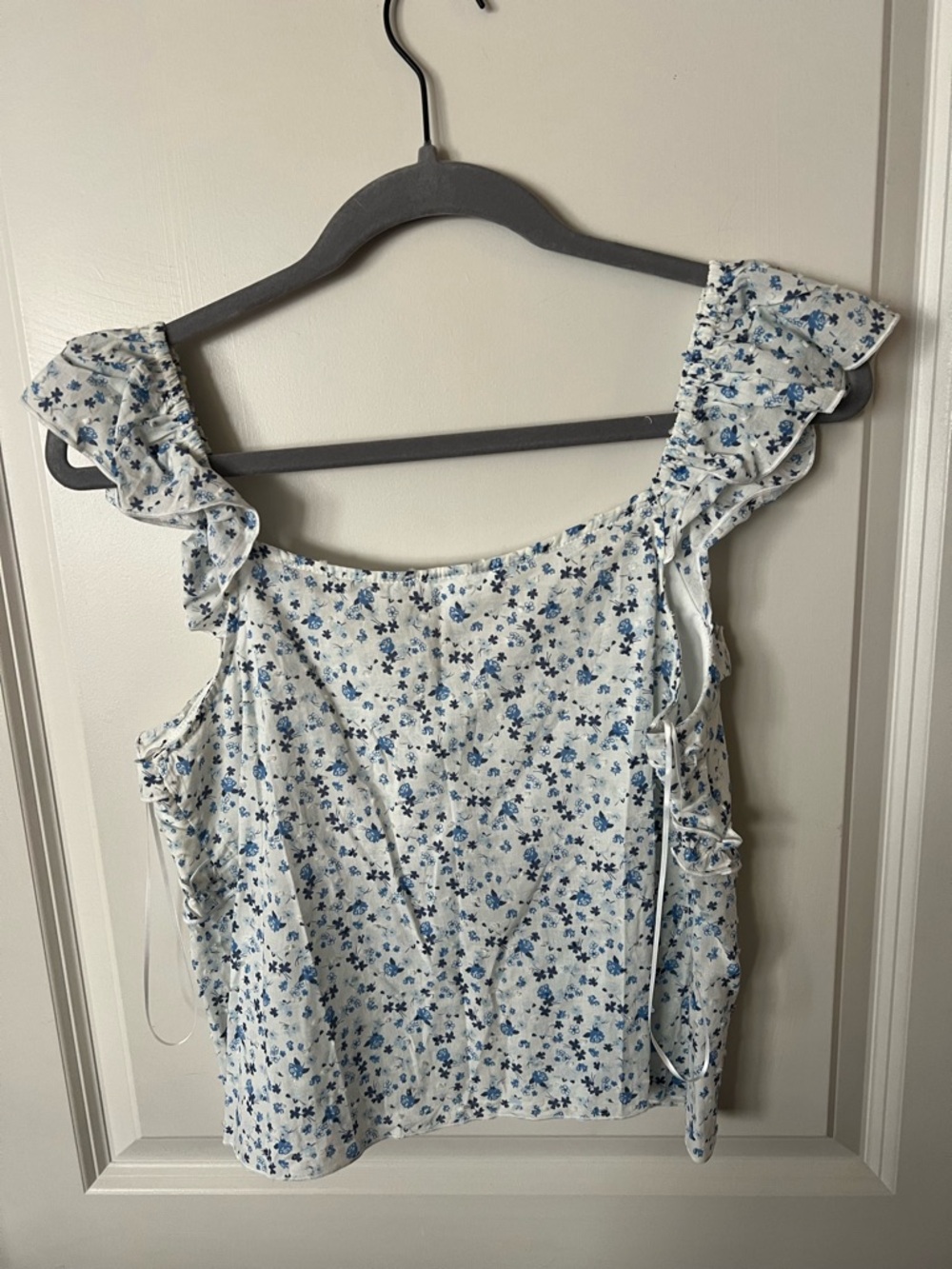 iris Blue and White Floral Tie-Front Ruffle Crop Top - Picture 4 of 4